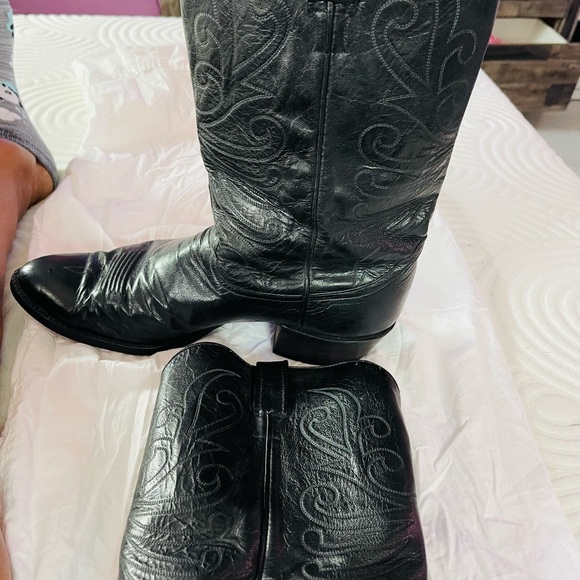 Larry Mandan - Picture 5 of 15